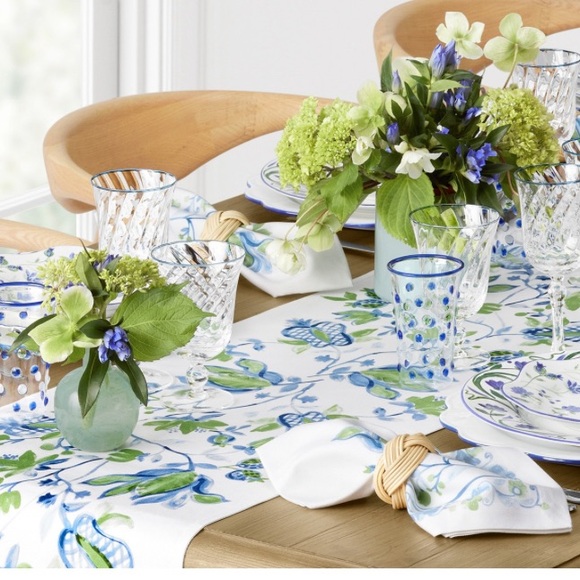 NWT Williams & Sonoma Painted Vine Table Runner